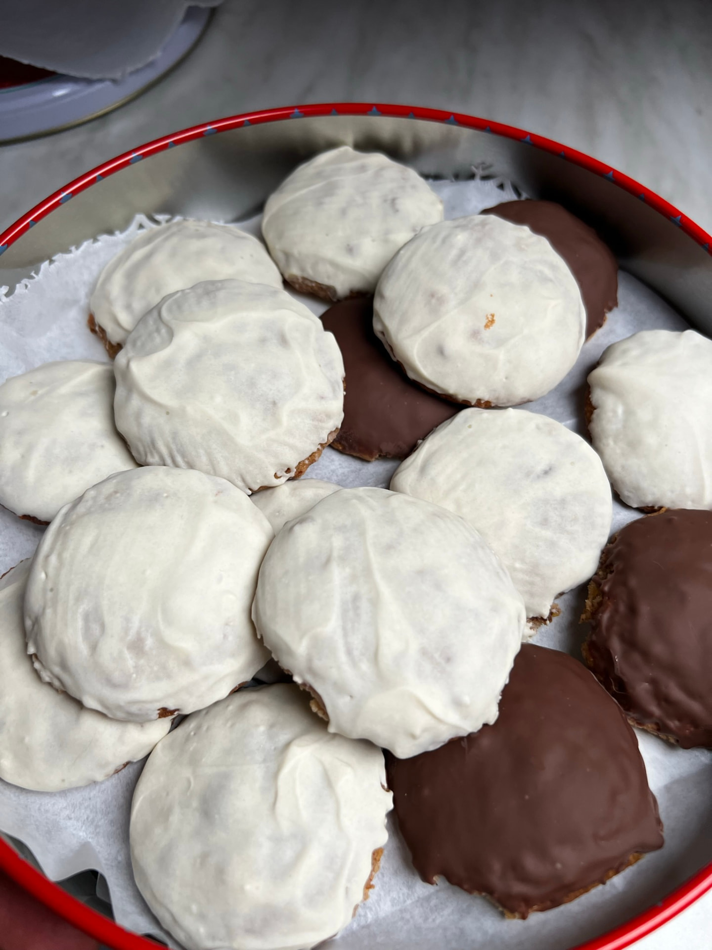 Homemade Lebkuchen with white and dark glaze in a tin